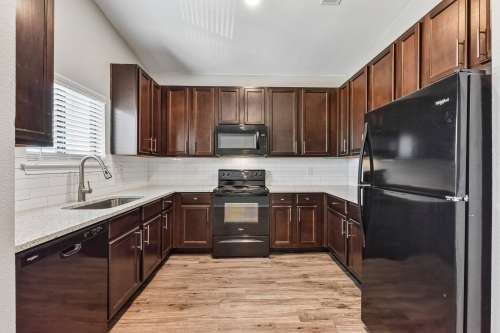 texas-state-Apartment-Building-18725736
